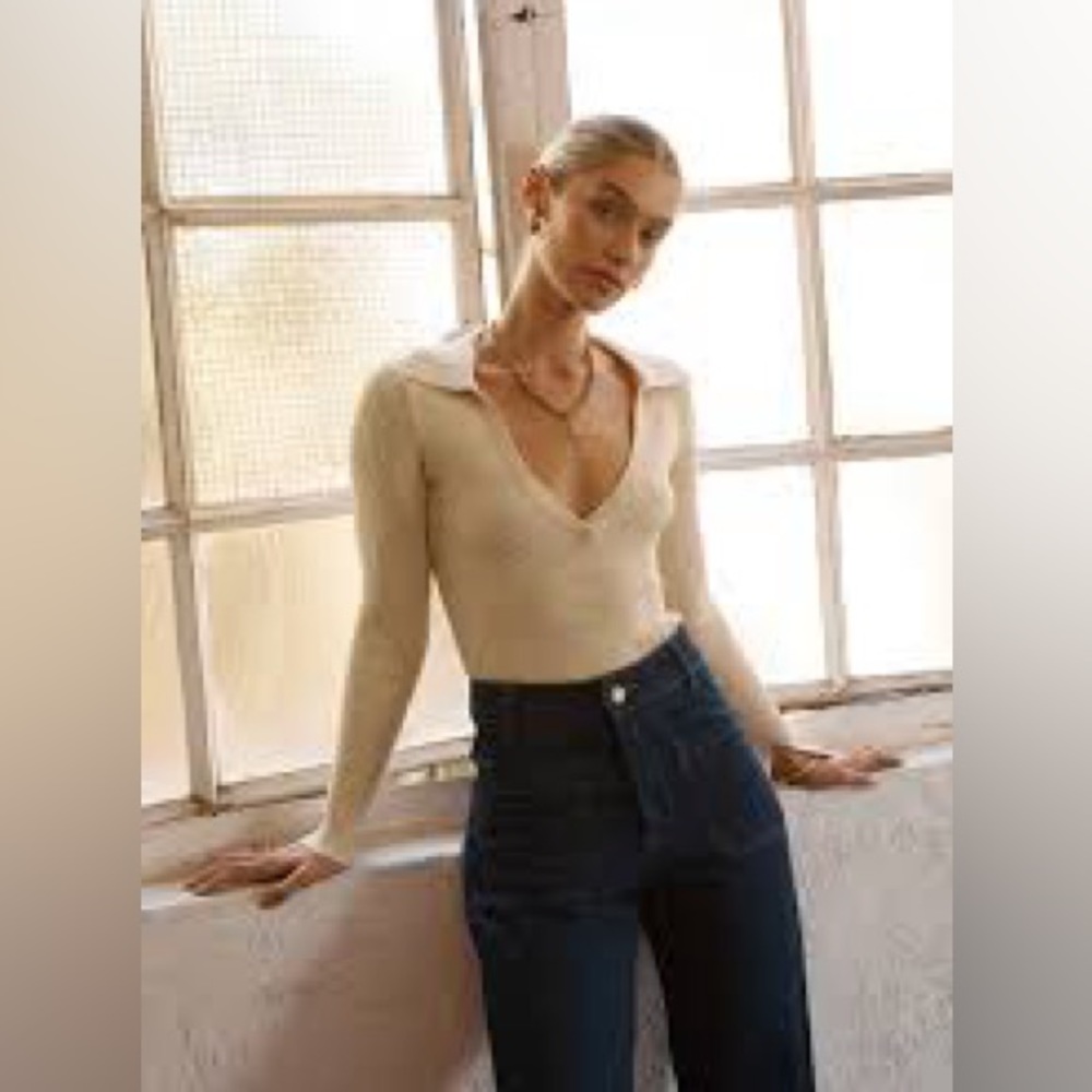 DISSH White Sweater Size 4 Ribbed V Neck
